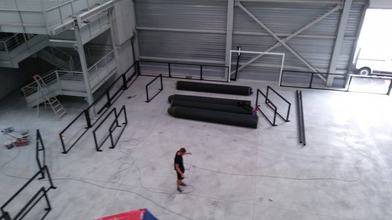 Nouvelle structure de football en salle avec gazon synthétique