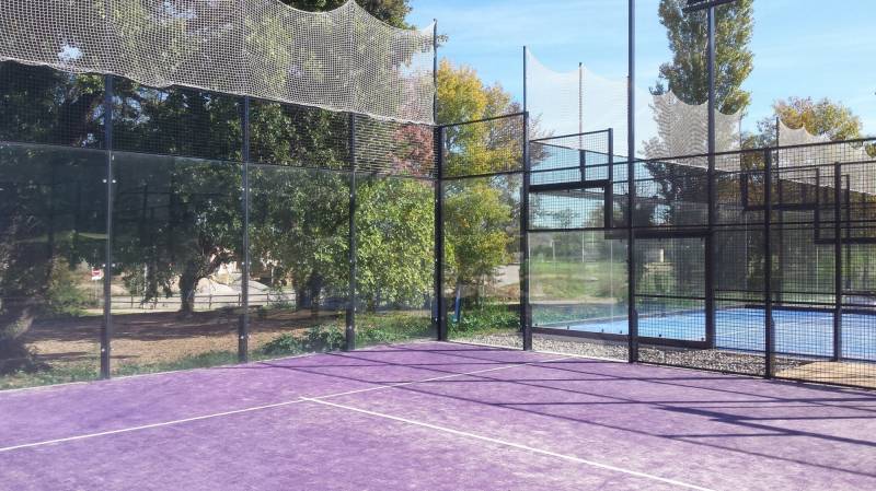 Fabriquant et installateur de terrain de padel panoramique à Lyon