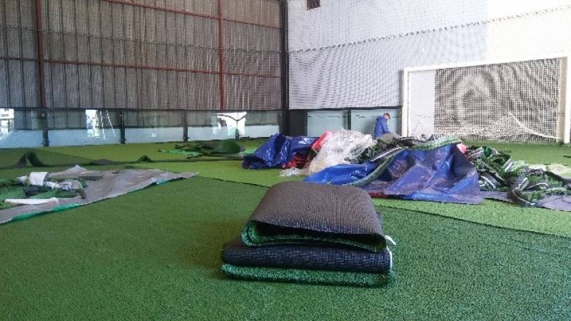 Construction d un terrain de football à 5 contre 5 a plan de campagne dans les bouches du rhone