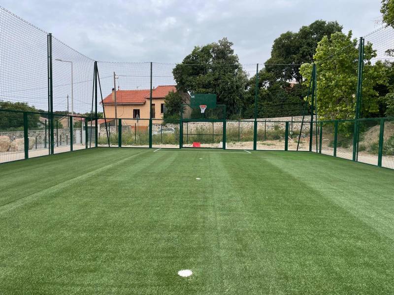 Pose de gazon synthétique multisports dans les bouches du Rhône 