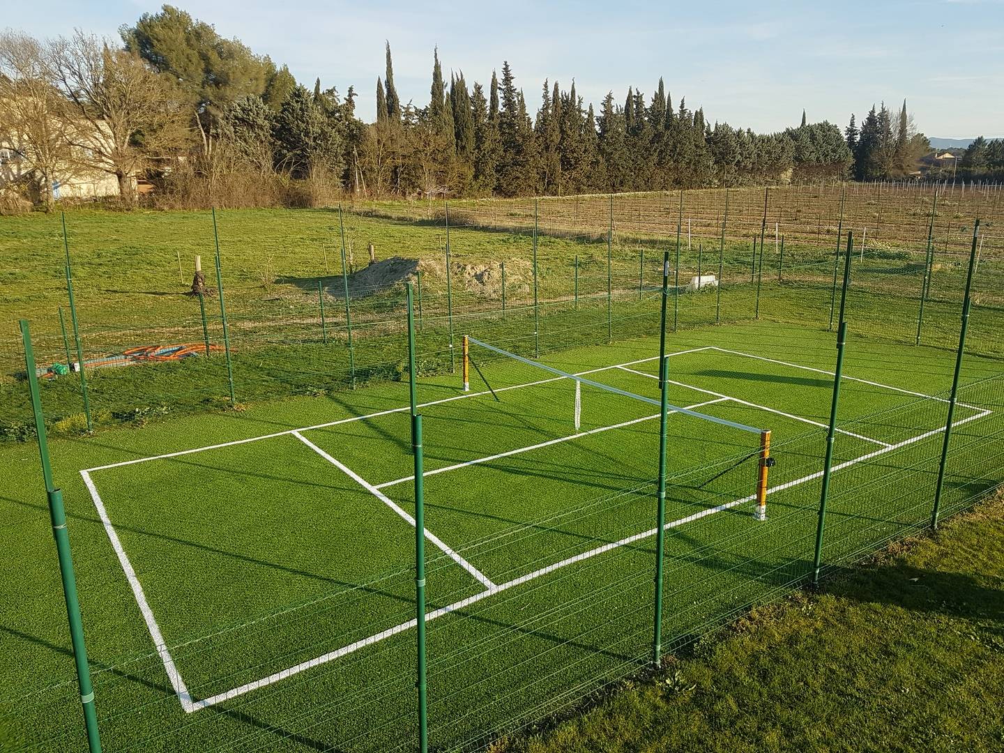 terrain de tennis privé à Aix en Provence dans les Bouches du Rhône, 13