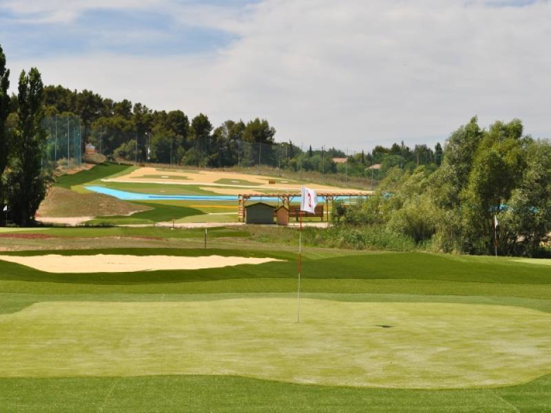 Golf synthétique avec pitch and putt à Bouc Bel Air Bouches du Rhône