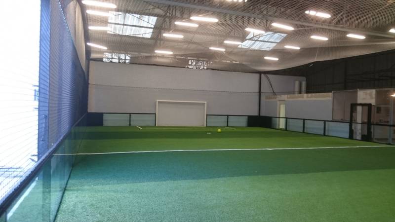 Construction d un terrain de football à 5 contre 5 a plan de campagne dans les bouches du rhone