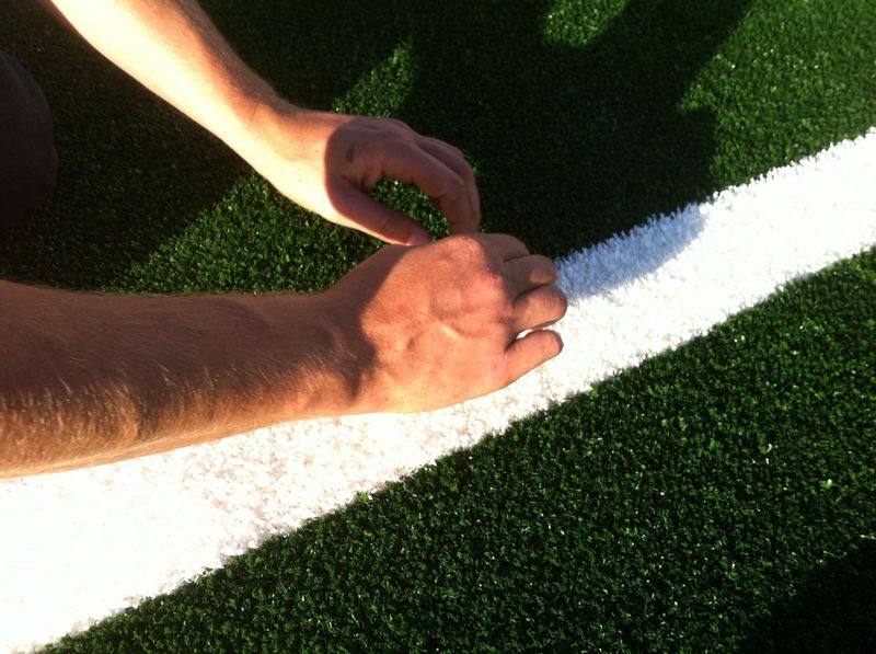 Mise en place des lignes de jeu pour football synthétique