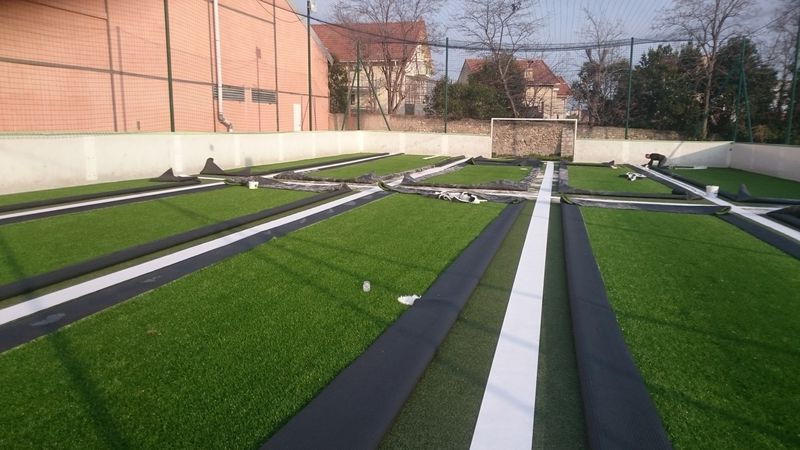 installation de gazon artificiel pour foot à 5 à Marseille