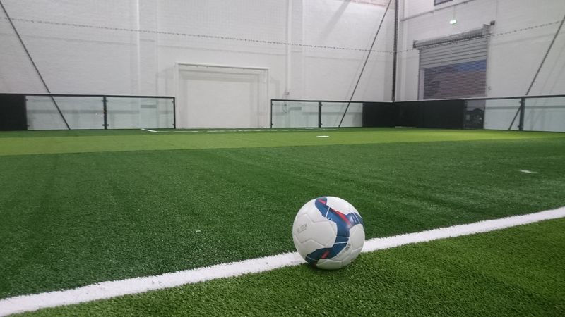 Installation d'un terrain de foot indoor à Orthez entre Pau et Dax