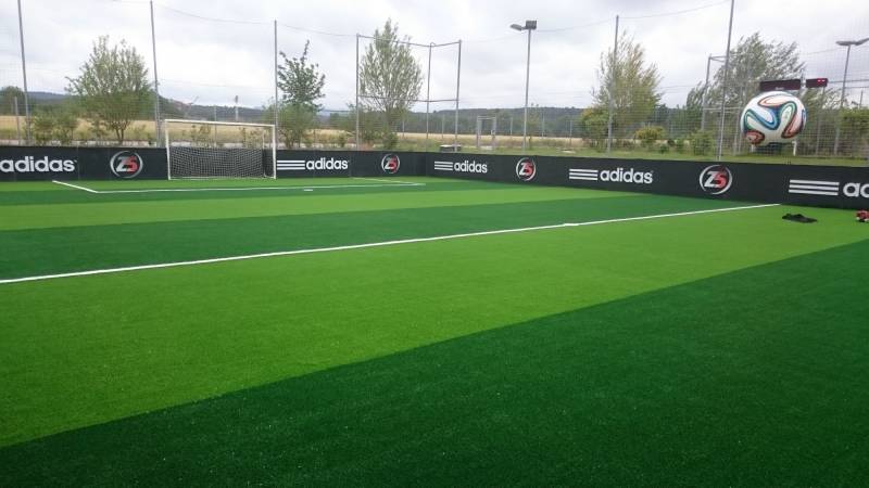 installation de gazon artificiel sans remplissage pour le Z5 à aix en Provence