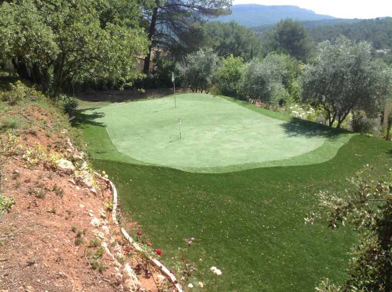 Création de green synthétique de parcours à Aix en Provence, Bouches du rhône, 13