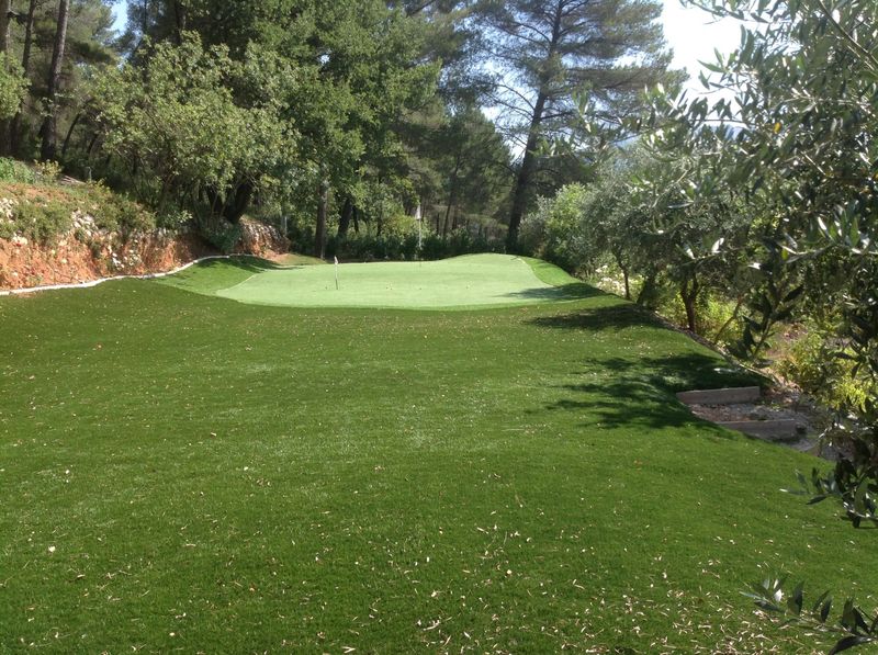 Création de green synthétique de parcours à Aix en Provence, Bouches du rhône, 13