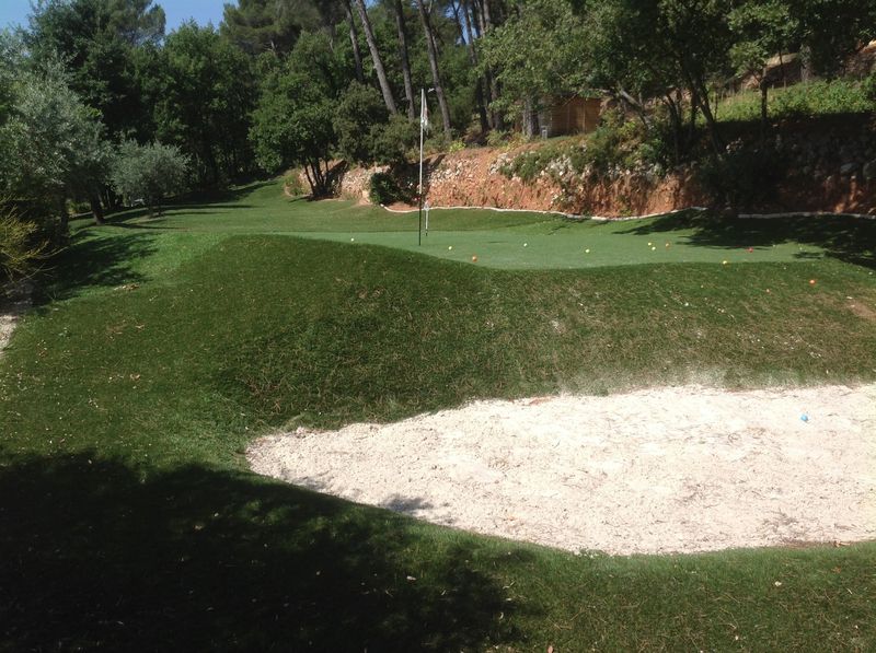 Création de green synthétique de parcours à Aix en Provence, Bouches du rhône, 13
