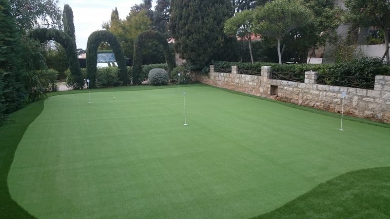 installation de green synthétique à Bandol