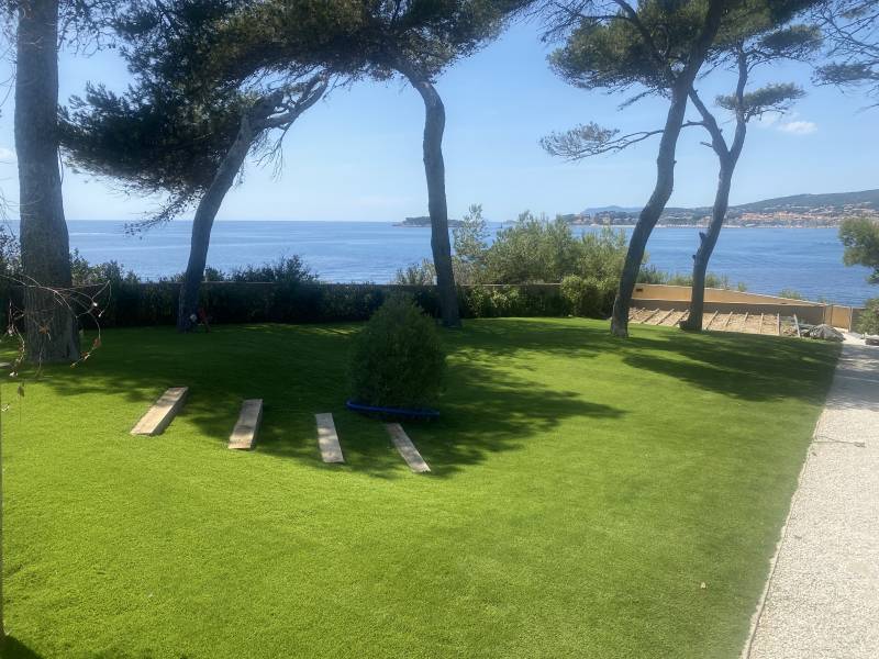 pose d'un gazon syntthétique pour le golf entre Aix en Provence et Marseille