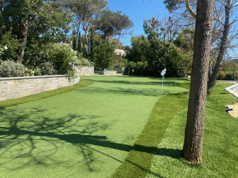 Réalisation d'un green artificiel à Bandol
