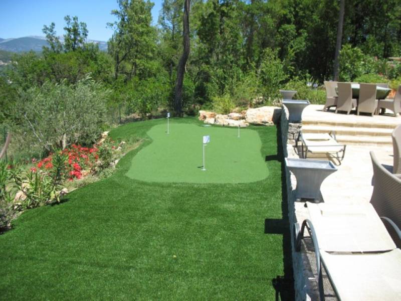 Installation au golf de Terre Blanche d'un putting green de 50 m²