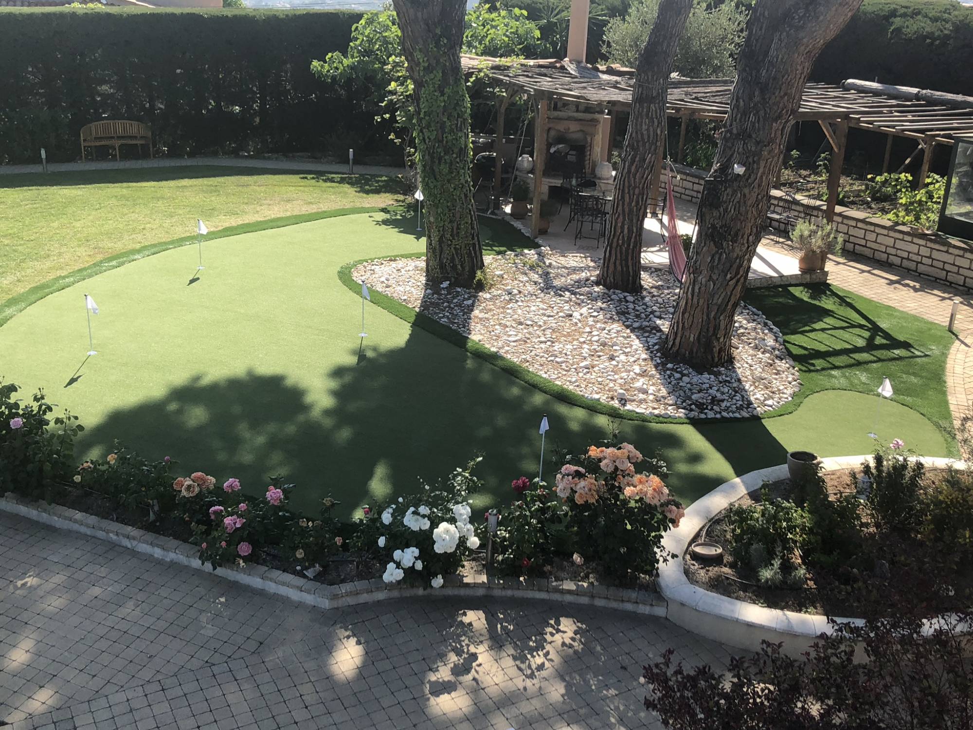 pose de gazon synthétique