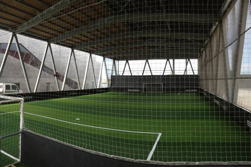 Changement des pelouses synthétiques terrain de foot complexe Z5, groupe zidane, Les Milles, Aix en Provence, Bouches du rhône, 13