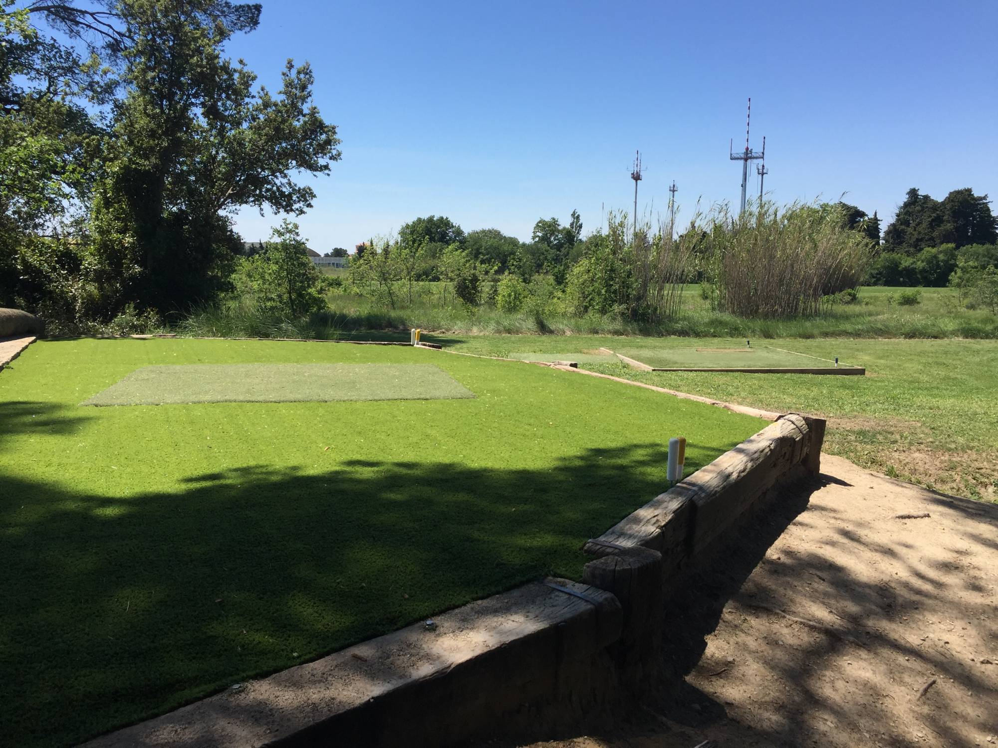 départ synthétique de golf au golf de l'école de l'Air à Salon de Provence