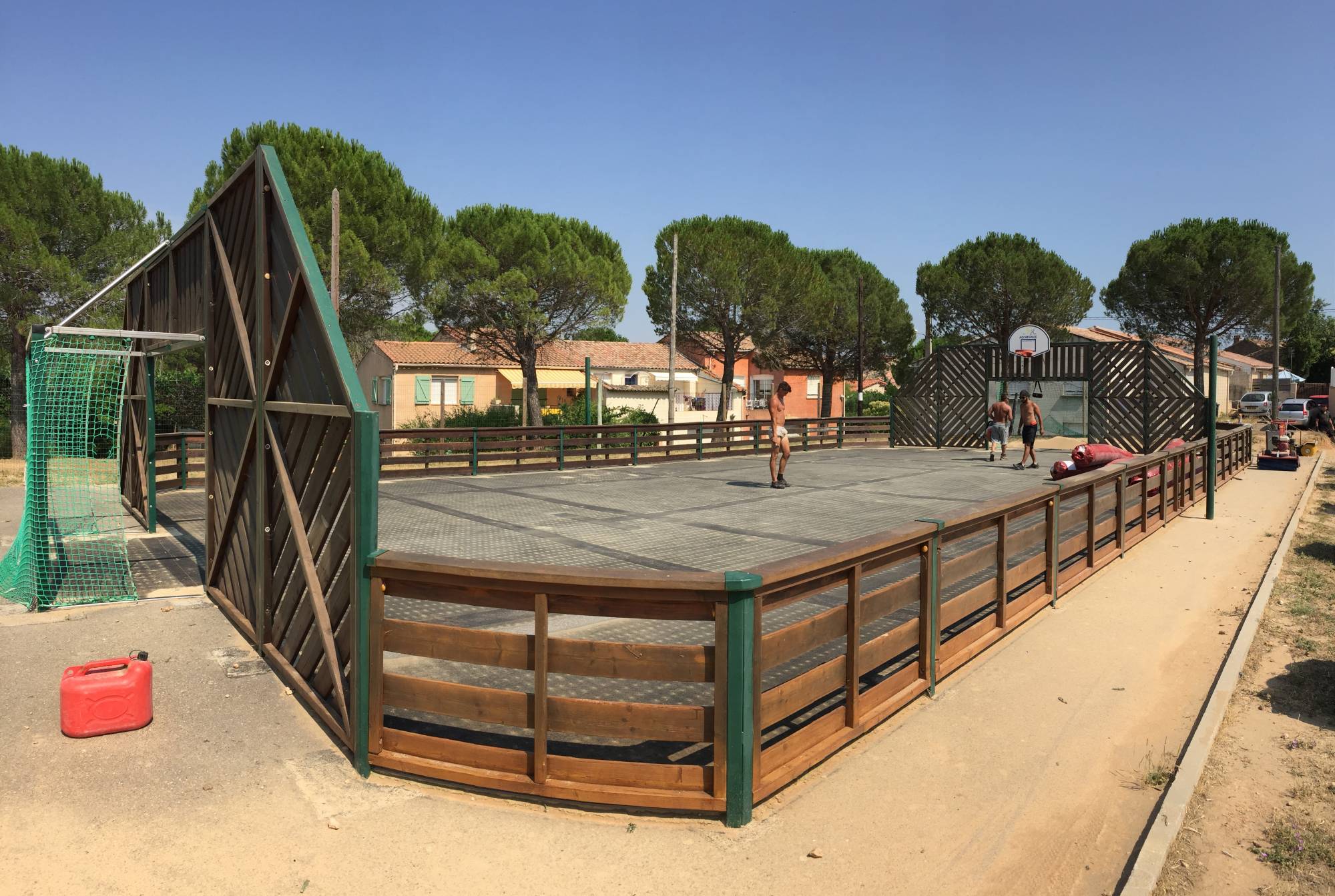 nettoyage du terrain multisport