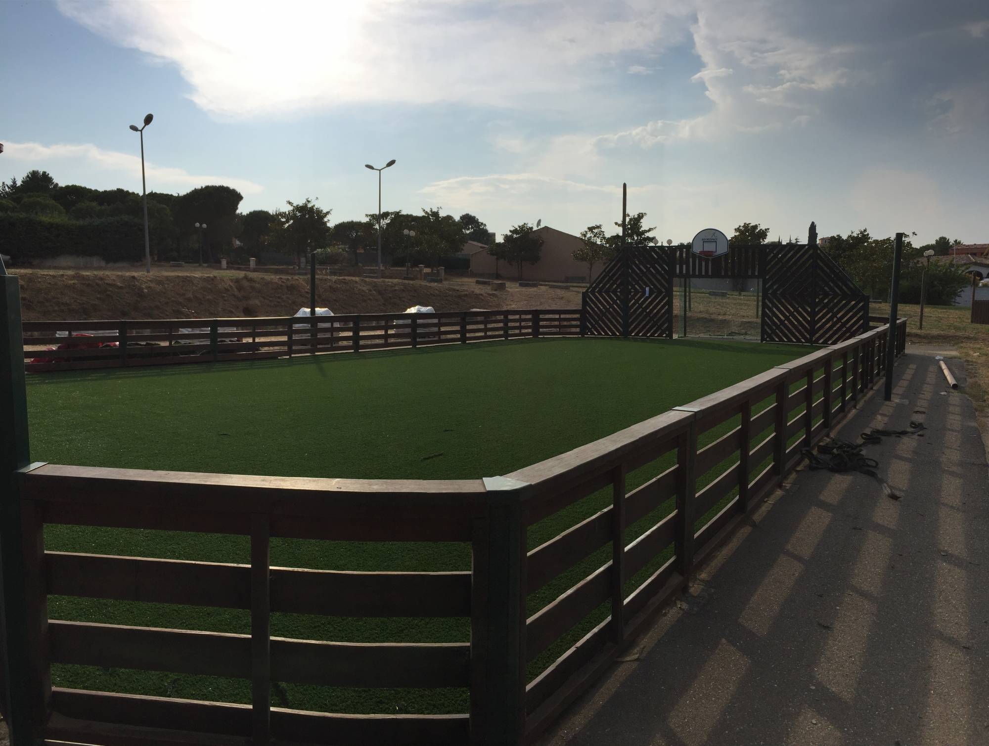 remplacement du gazon synthétique d'un terrain multisport