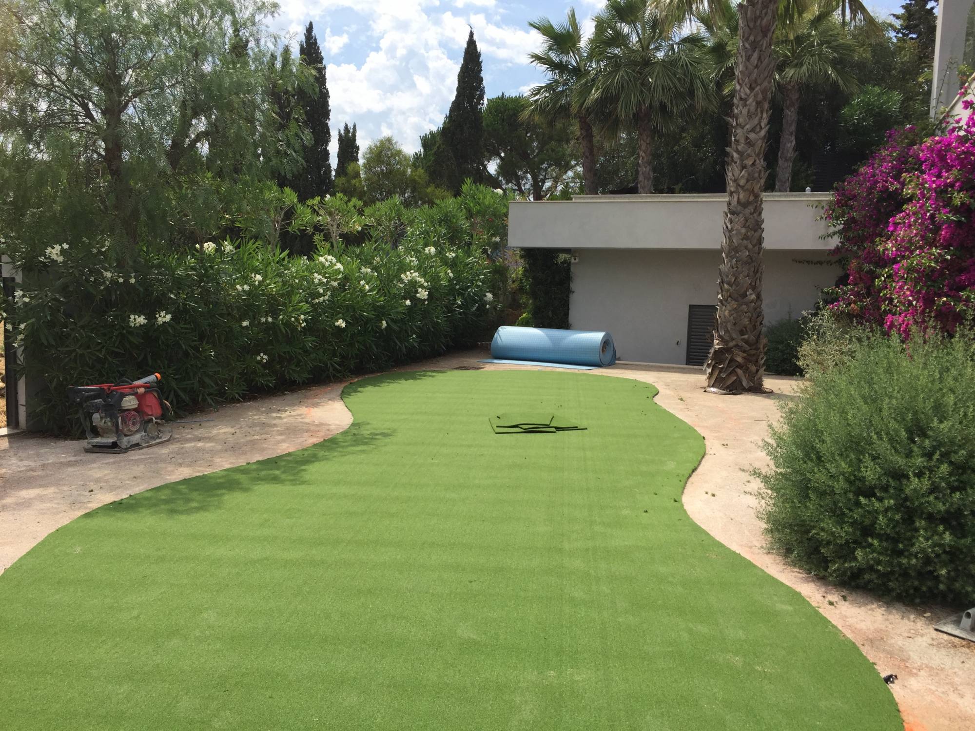 installation d'un green synthétique à Sainte Maxime dans le Var, 83