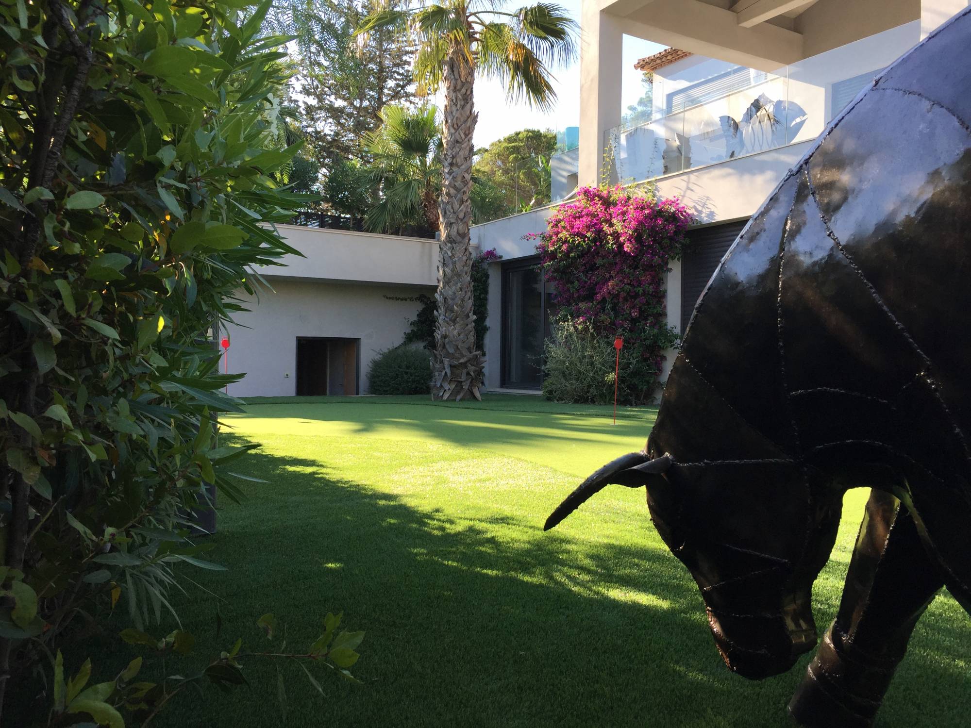 création d'un green de golf synthétique à Sainte Maxime dans le Var, 83