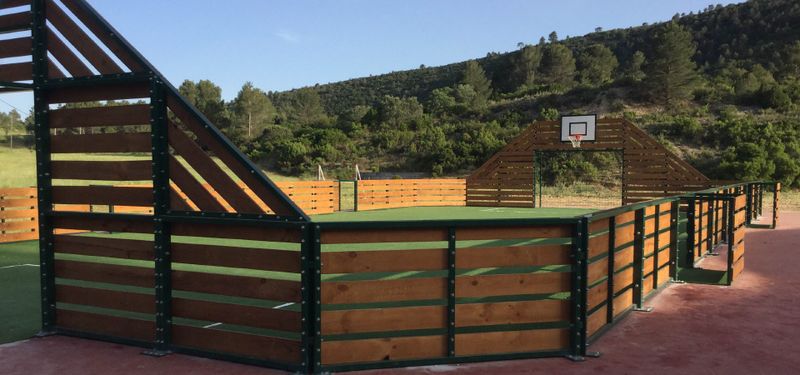 poseur de gazon synthétique et terrain multisports à Marseille (13)