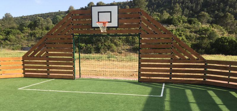 installation d'un structure haut de gamme pour terrain multisports
