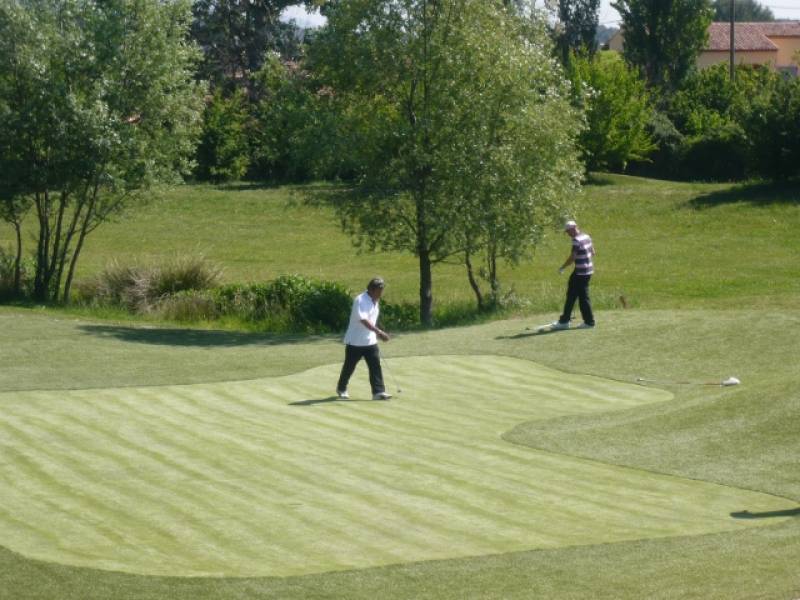 Golf synthétique avec pitch and putt à Bouc Bel Air Bouches du Rhône