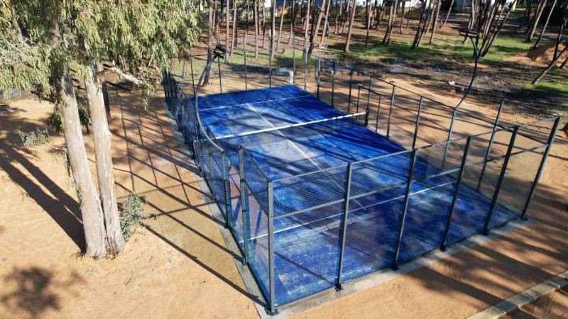 Installation de court de padel haut de gamme en Corse