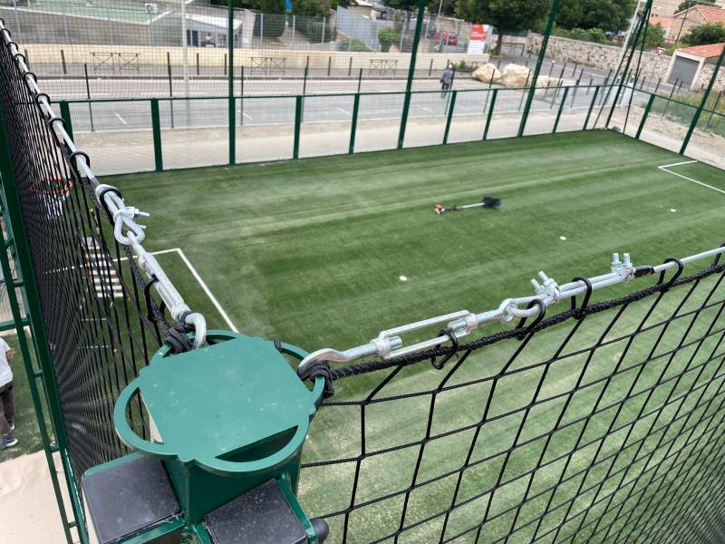 Pose de gazon synthétique multisports à Marseille 