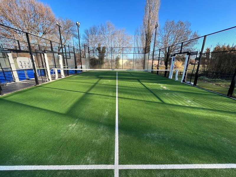 Changement de gazon synthétique dernière génération pour padel à Bouc Bel Air